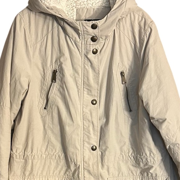 Apt. 9 Women's Beige Winter Coat with Hood Sherpa Quilted Size Large - Picture 2 of 11